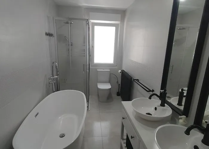 Zona Tranquila, Cerca Del Casco Antiguo. Ebi02480 * Bilbao